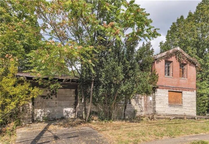 Property Photo: 2241 Laketon Rd PA 15221