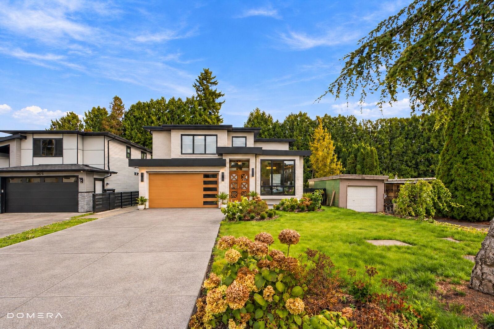 Property Photo:  2118 Oakridge Crescent  BC V2T 6A8 