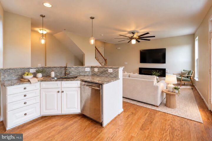 Property Photo:  21736 Indian Summer Terrace  VA 20166 