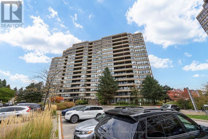 Property Photo: 32 Clarissa Drive Ph22 ON L4C 9R7