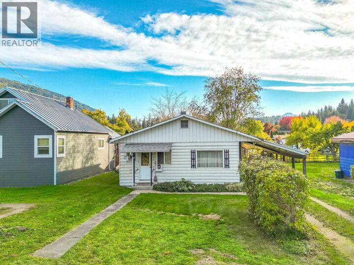 Property Photo:  4760 Canoe Beach Drive Drive Northeast  BC V0E 1K0 