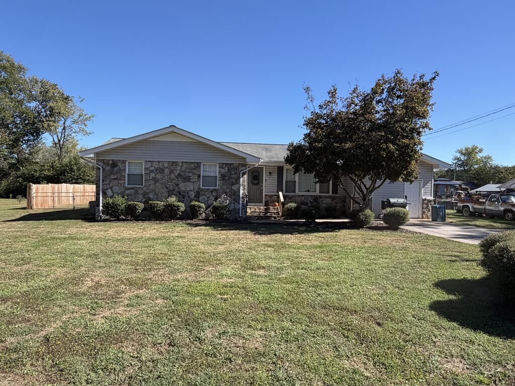 Property Photo:  4512 Rolling Way Drive  GA 30710 