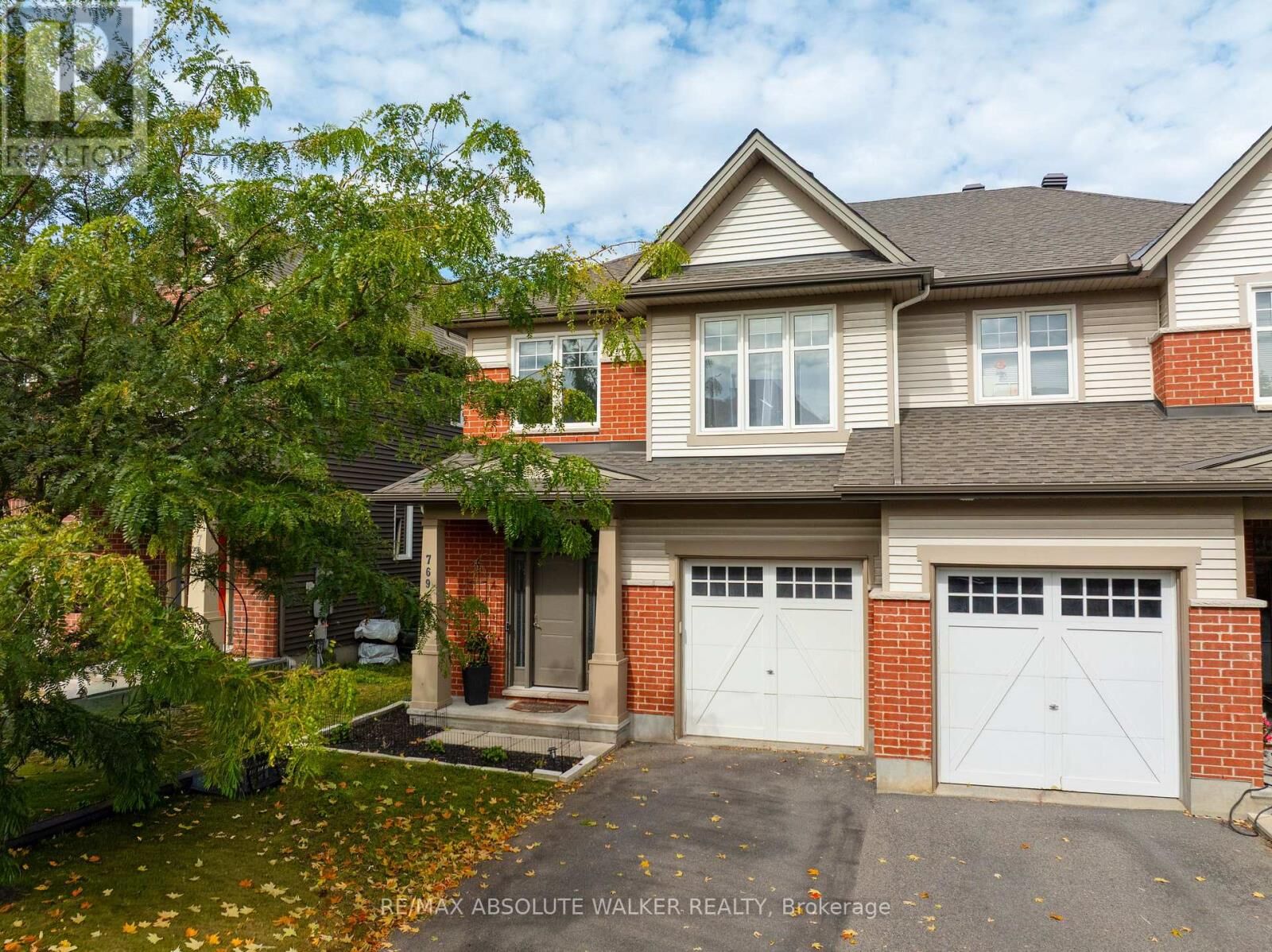 Property Photo:  769 Hazelnut Crescent  ON K1T 0K3 
