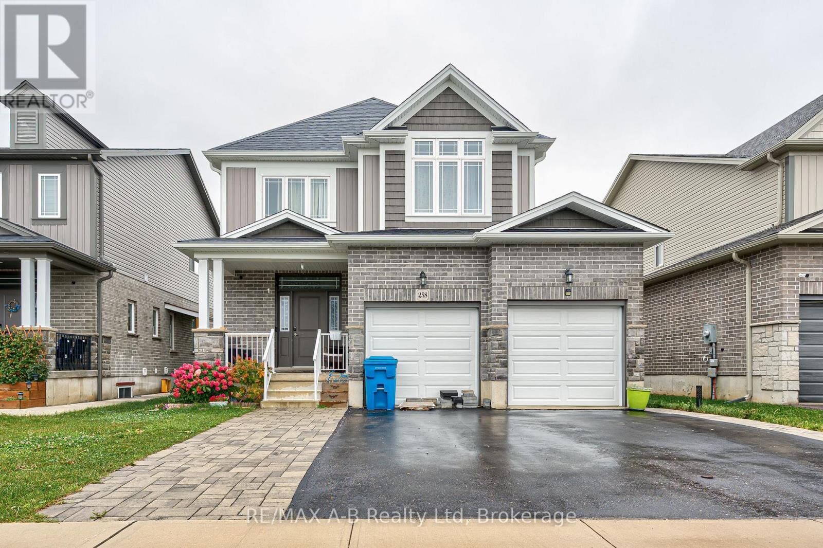 Property Photo:  258 Bradshaw Drive  ON N5A 0G5 