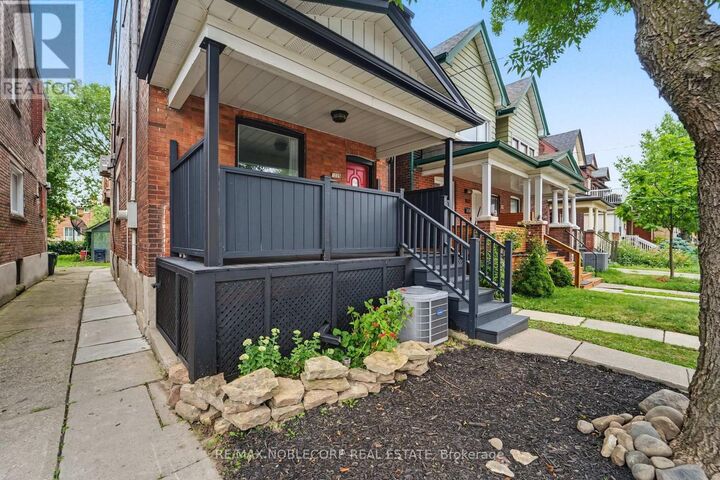 Property Photo:  1035 Dovercourt Road  ON M6H 2X7 