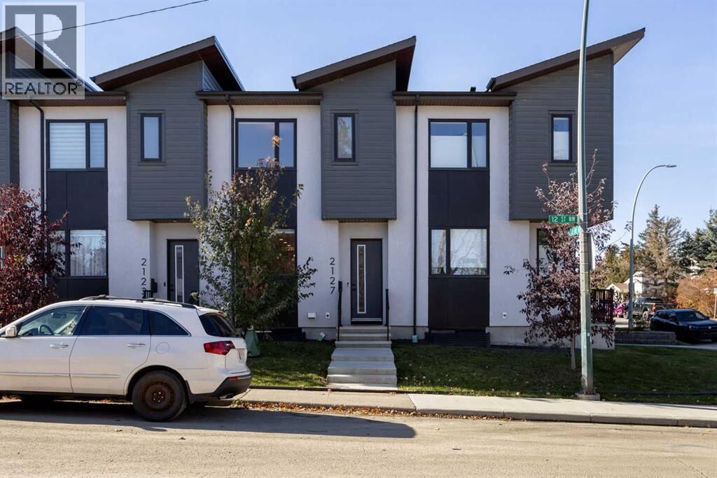 Property Photo:  2127 12 Street Northwest  AB T2M 3M8 