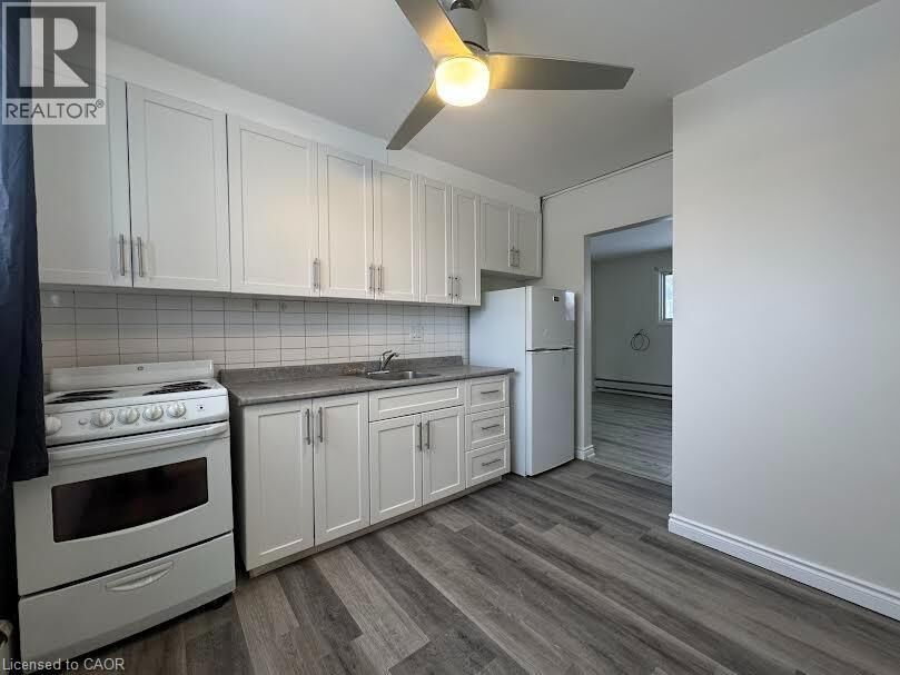 Property Photo:  258 Cedar Street 2  ON N1S 1W8 