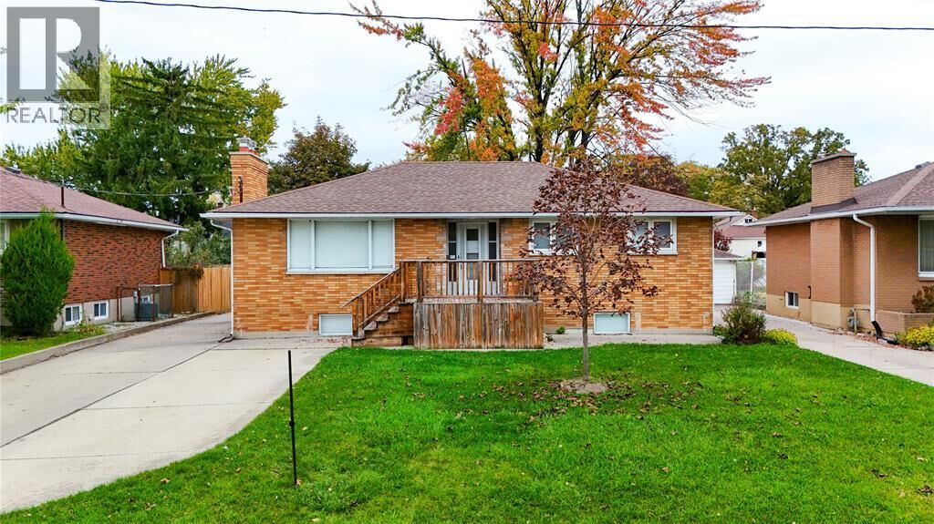 Property Photo:  700 Guthrie Street  ON N7V 1X8 