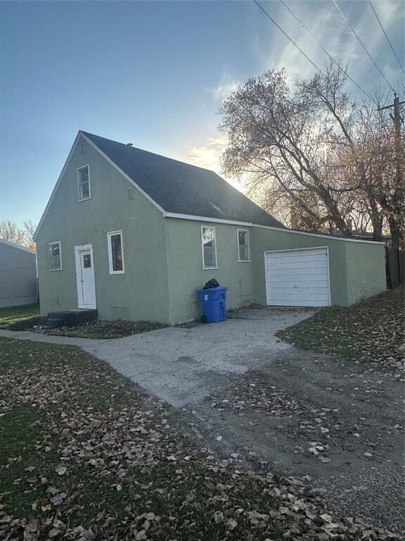 Property Photo: 590 Third Avenue MB R0J 1H0
