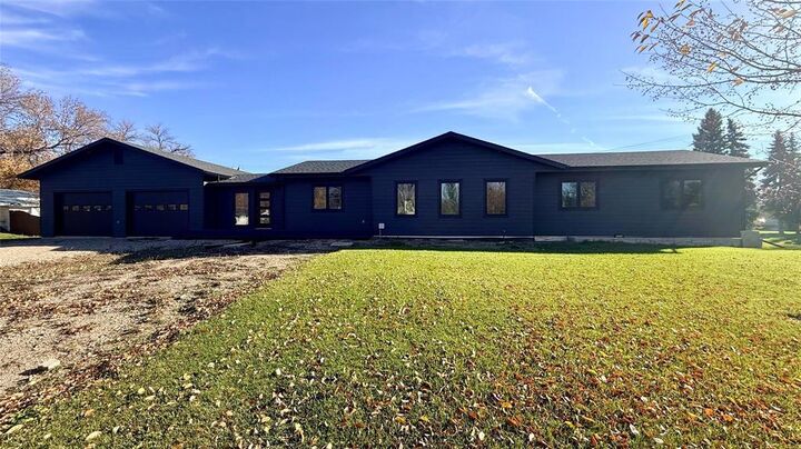 Property Photo: 322 Broadway Street South MB R0M 0M0