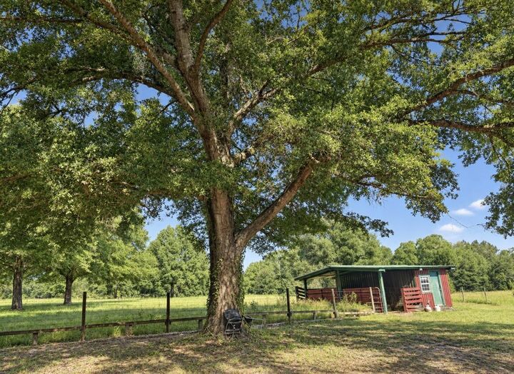 Property Photo: 8056 Yellow River Baptist Church Road FL 32531