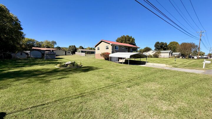 Property Photo:  825 Oak Street  TN 37321 