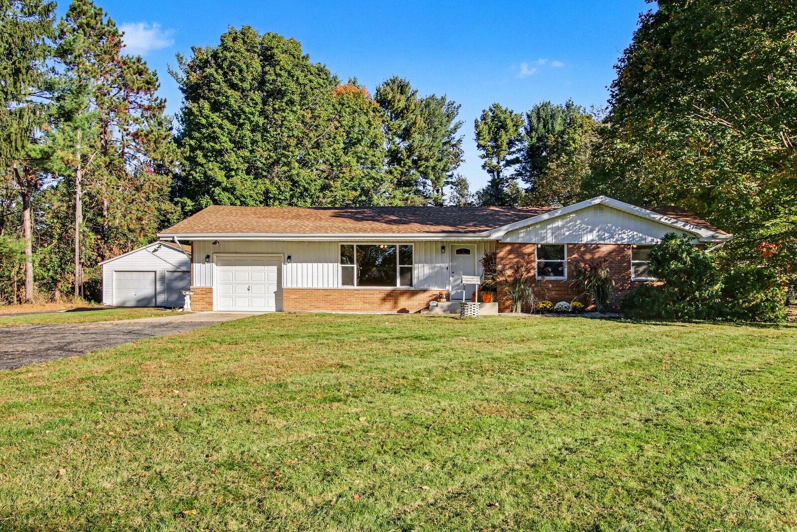 Property Photo:  383 E 1050  IN 46304 