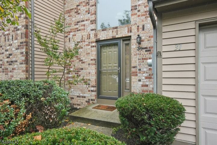 Property Photo:  31 Castle Ridge Dr  NJ 07936 