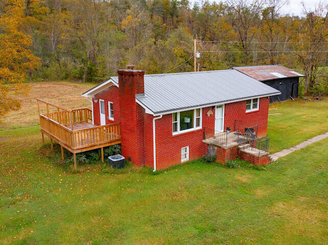 Property Photo: 1633 Highland Road KY 41339