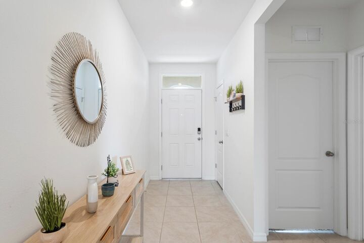 Property Photo: 933 Ambleside Drive FL 33844
