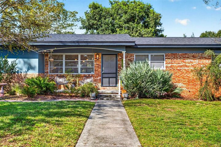 Property Photo:  302 Park Ridge Avenue  FL 33617 
