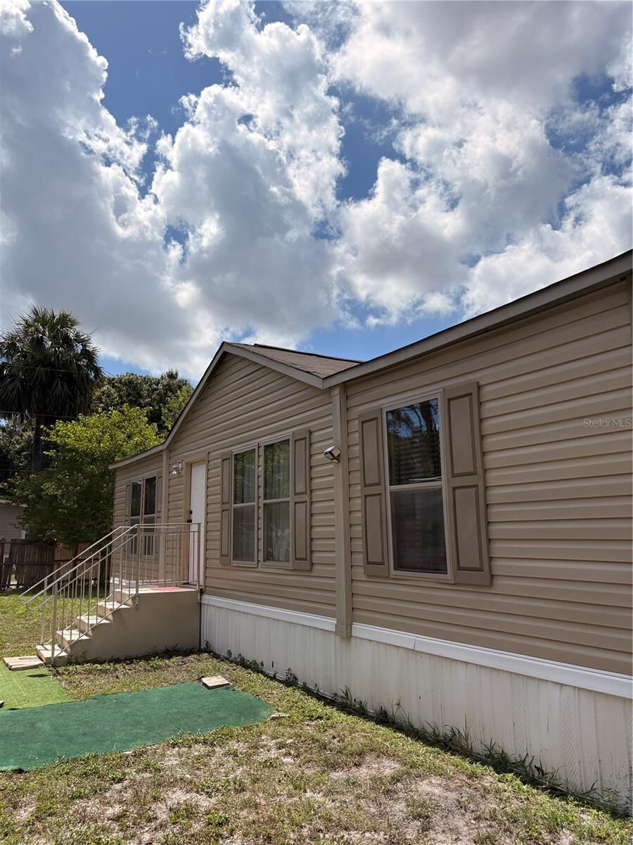 Property Photo:  1012 Warden Ln  FL 34142 
