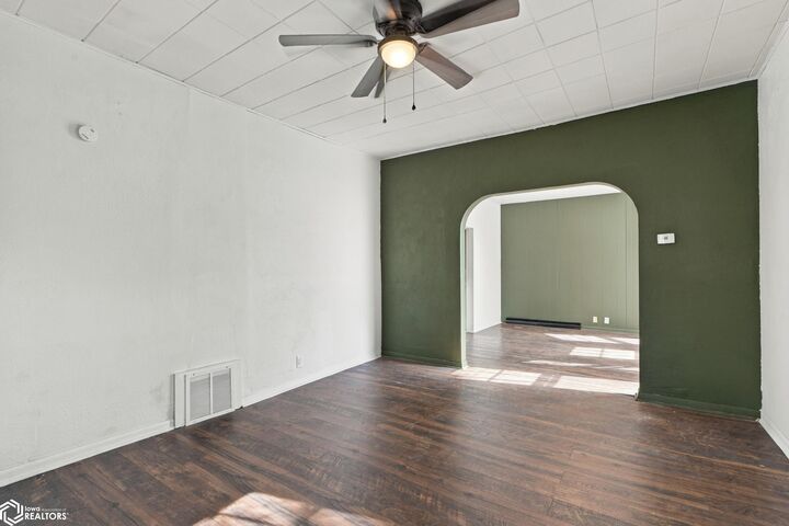 Property Photo:  328 N Plane Street  IA 52601 