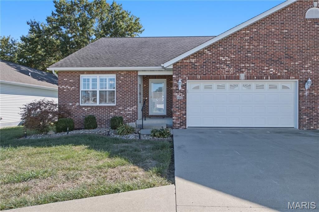 Property Photo:  602 Elizabeth Drive 602  IL 62056 