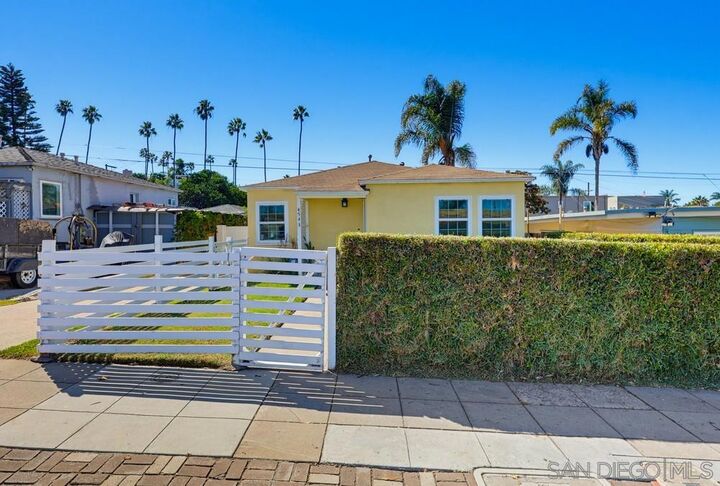 Property Photo:  