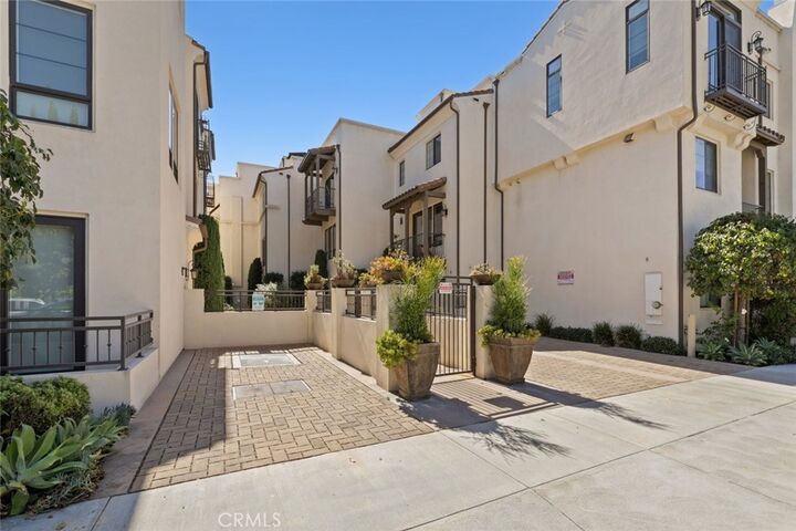 Property Photo: 10738 Bloomfield CA 91602