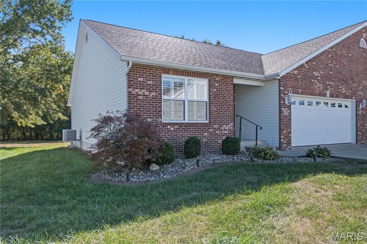 Property Photo:  602 Elizabeth Drive 602  IL 62056 