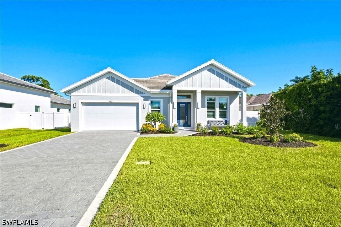Property Photo: 553 106th Avenue N FL 34108