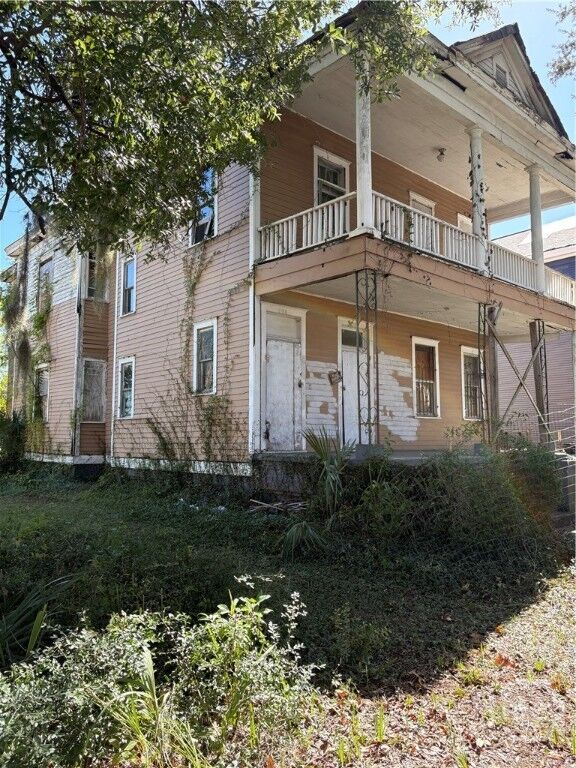 Property Photo: 1706 Barnard Street GA 31401