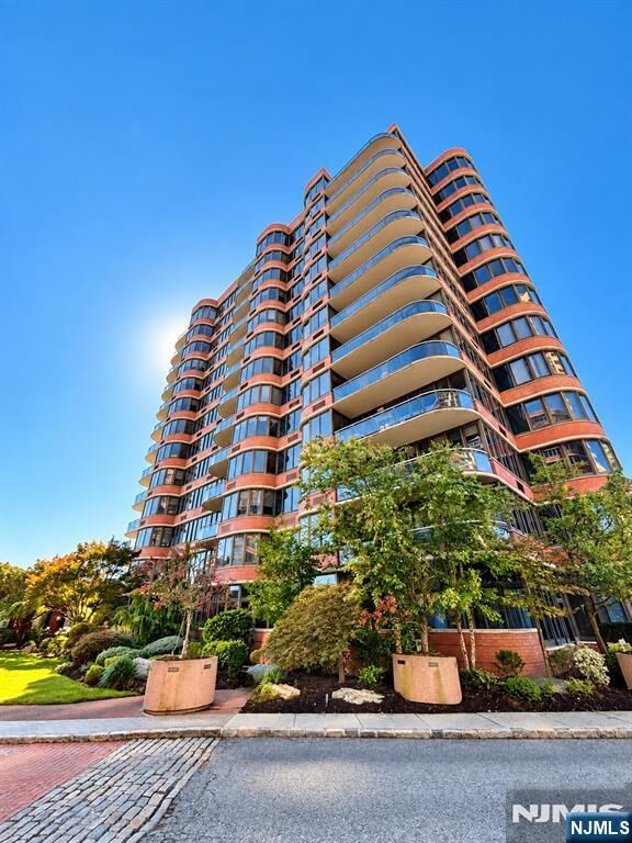 Property Photo:  100 Carlyle Drive 2gs  NJ 07010 