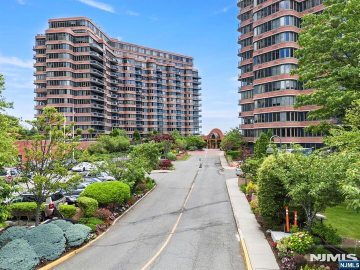 Property Photo:  100 Carlyle Drive 14E-S  NJ 07010 