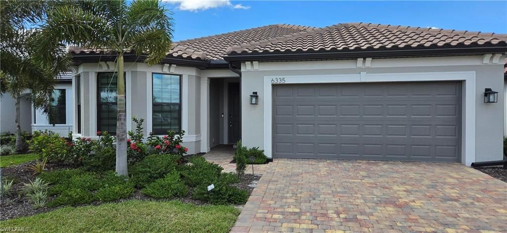 Property Photo: 6335 Van Buren Ct 1 FL 34142