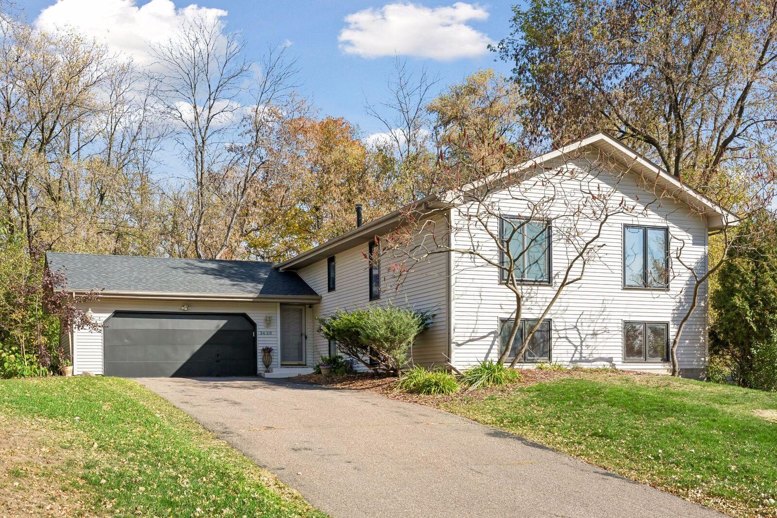 Property Photo:  3620 Evergreen Lane N  MN 55441 