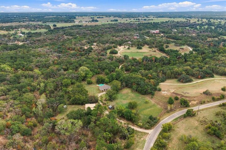 Property Photo:  502 Three Skillet Road  TX 76082 