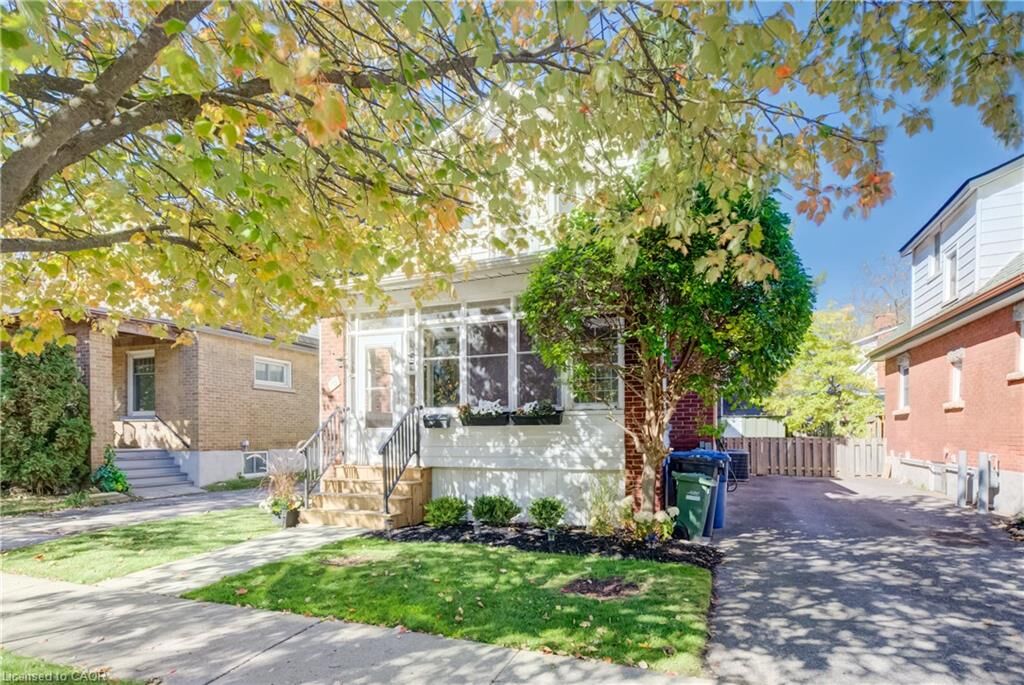 Property Photo:  18 Earl Street  ON N1H 1N6 