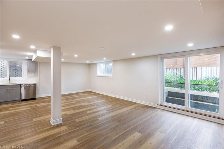 Property Photo:  11 Algonquin Court Lower  ON L8T 4T2 