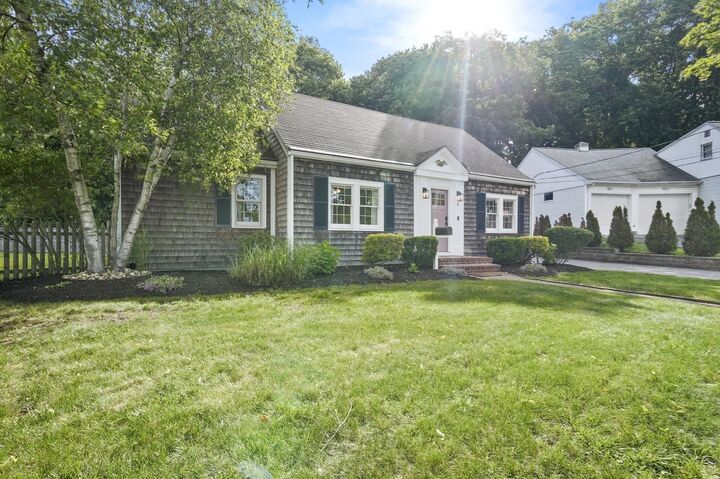 Property Photo:  8 Elmwood Circle  MA 01960 