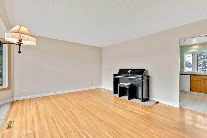 Property Photo:  328 Willow Park Drive SE  AB T2J 0K8 