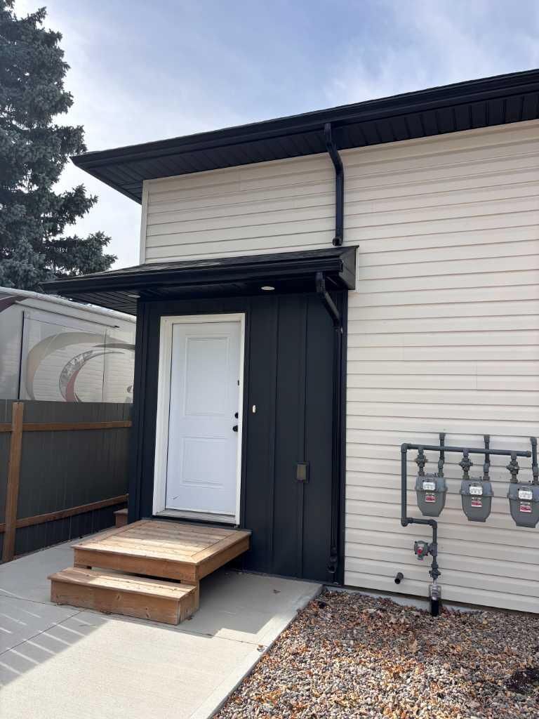 Property Photo:  6014 55 Street A  AB T1G 1K3 