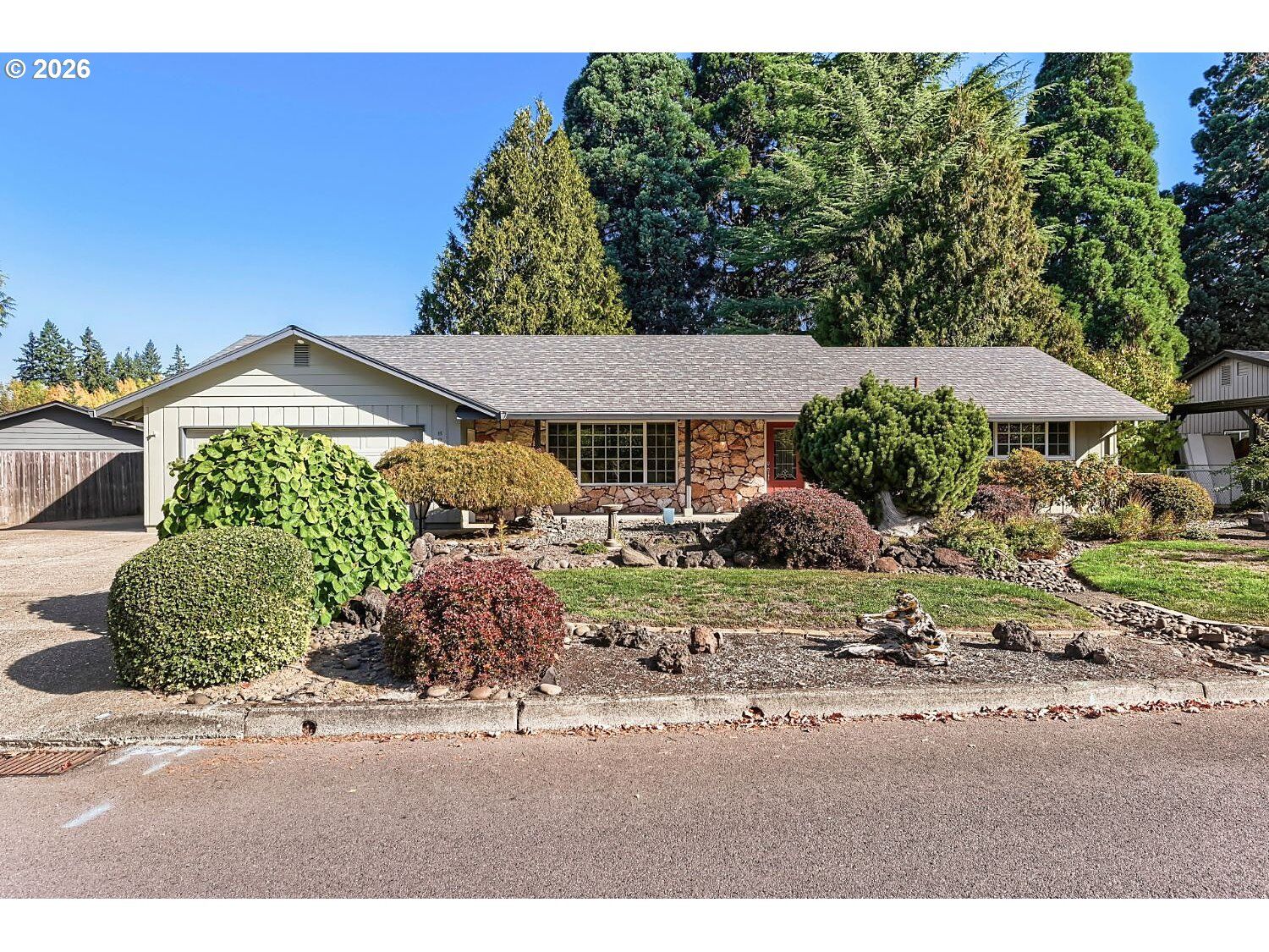 Property Photo:  890 NE 6th Dr  OR 97124 