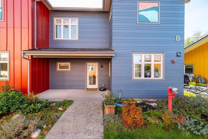 Property Photo:  3509  D Avenue B1  WA 98221 