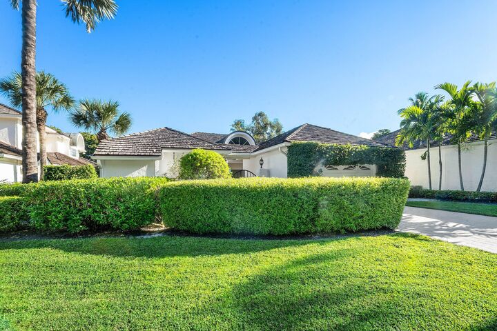 Property Photo: 2514 Muir Circle FL 33414
