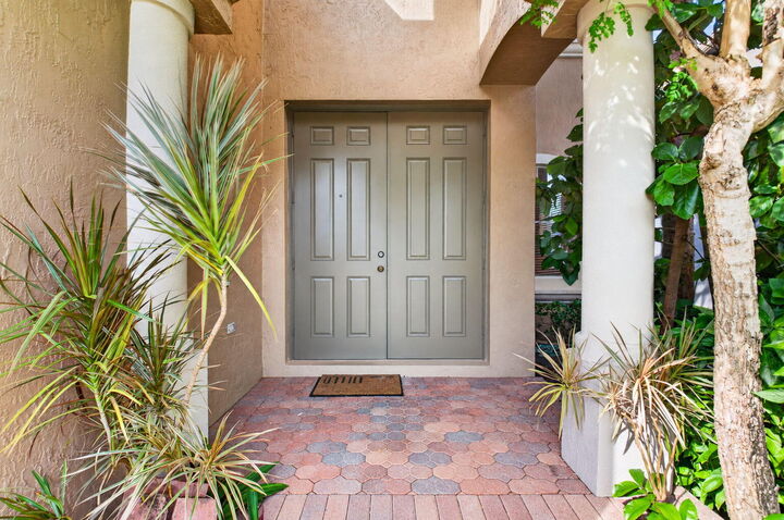 Property Photo: 1017 Grove Park Circle FL 33436