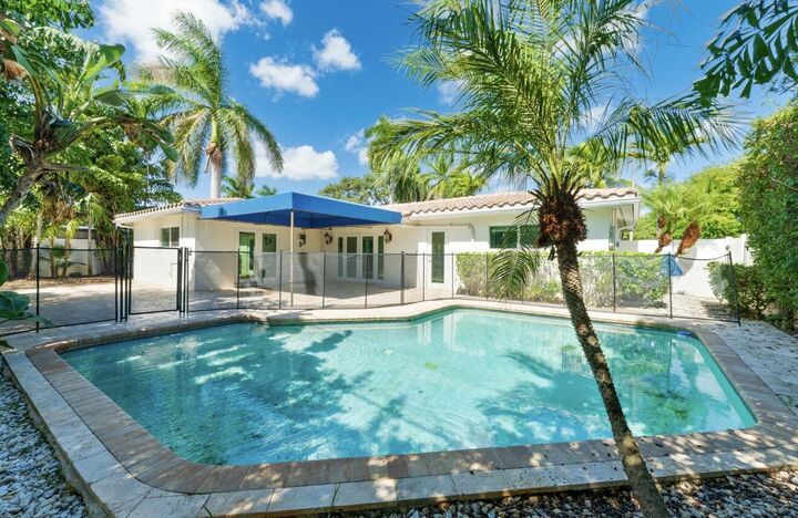 Property Photo: 2160 NE 55th Court FL 33308