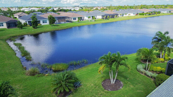 Property Photo: 642 SE Goldenrod Road FL 34984