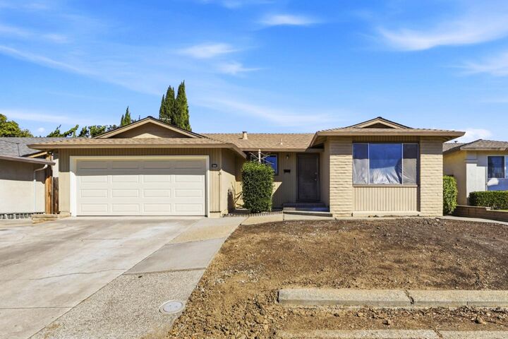 Property Photo: 1512 Queens Crossing Drive CA 95132