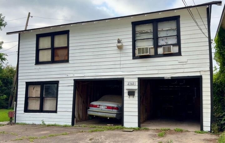 Property Photo: 2565 Pecos St. TX 77702