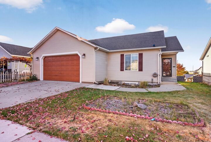 Property Photo: 824 S Aspen St WA 99001