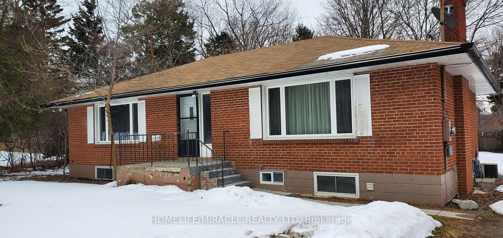 Property Photo:  544 Gillmoss Road Main  ON L1W 3J4 