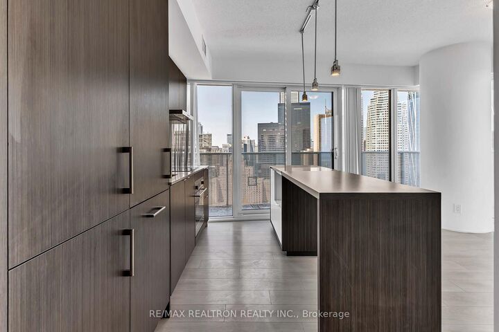 Property Photo:  88 Harbour Street 4004  ON M5J 1B7 